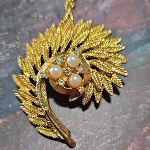 Ladies Stunning Brooch & Necklace Goldtone. Stamped By Designer.